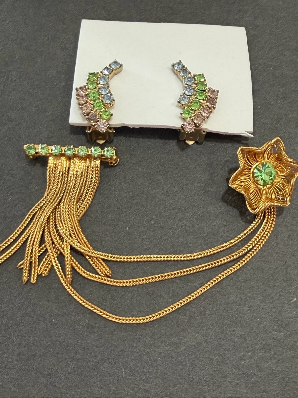 Vtg Gold-Tone Floral Chain Brooch with fluorescent Green crystals & earrings set